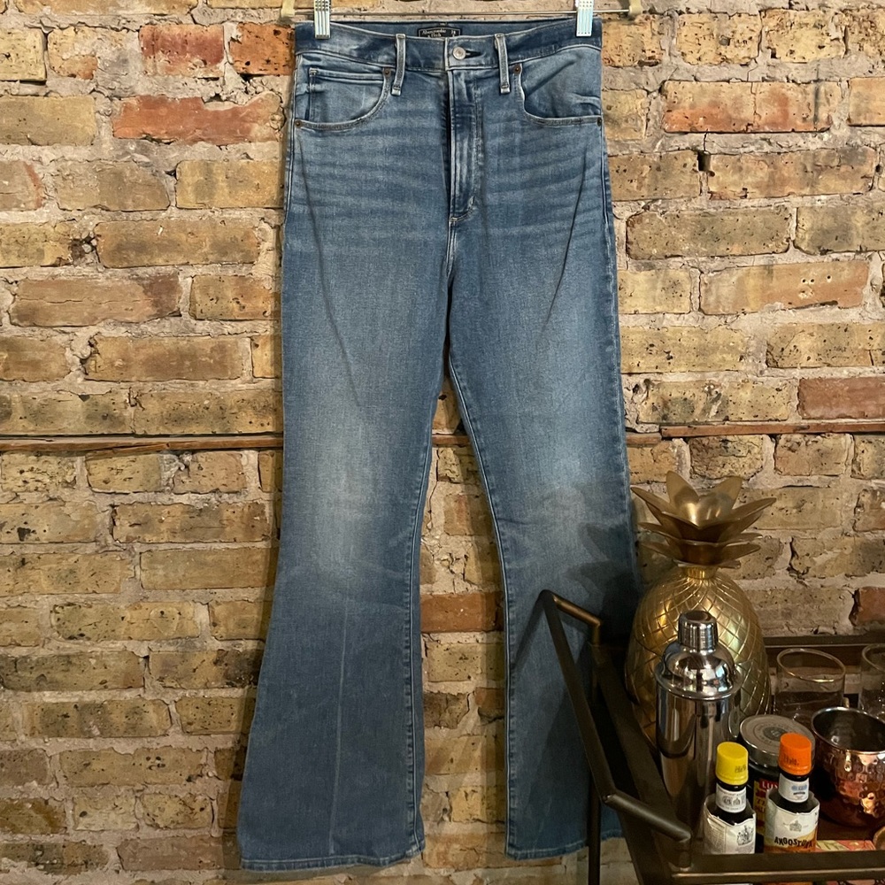 Abercrombie & Fitch flare jean w stretch. Never worn!!
